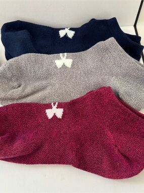 Under Armor Ankle Sz M Women’s athletic socks. 6 Pair Gently Worn + 9 Pair Used